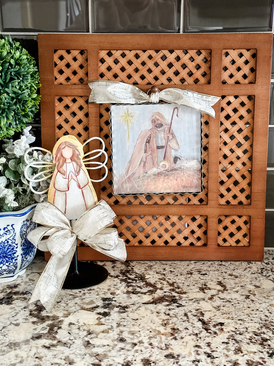 Mini Gallery Natural Nativity Charm